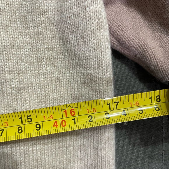 Celine Cream Sweater for Effortless Style - Picture 5 of 6